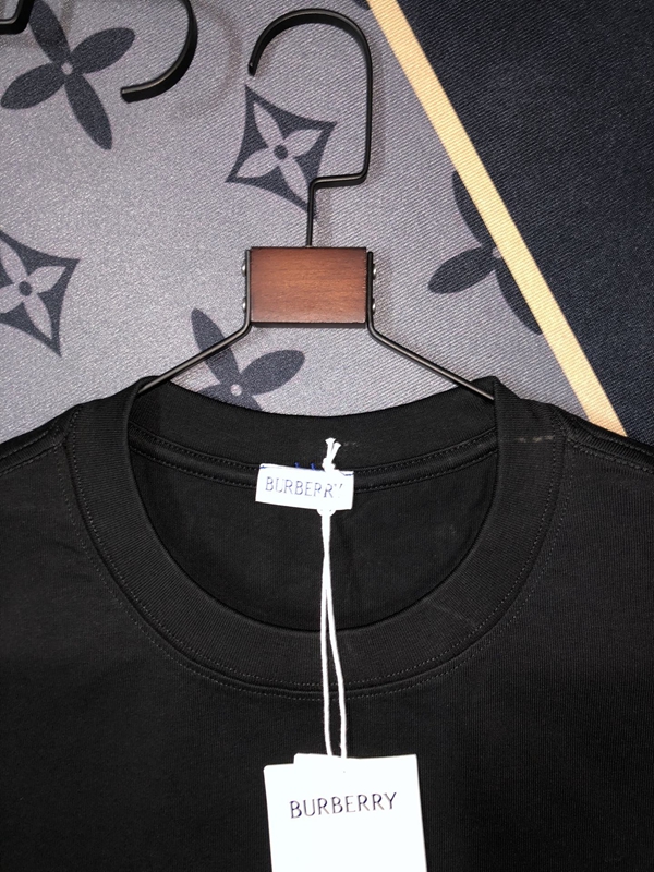 ブランドTシャツ側面デザイン